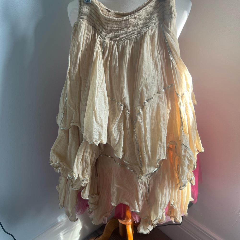 Free People boho skirt - fit like a small medium. Buttery cream/gold trim